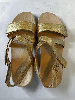 Vionic Raya Slingback Sandals In Gold Leather Adjustable Straps Size 8 Comfy